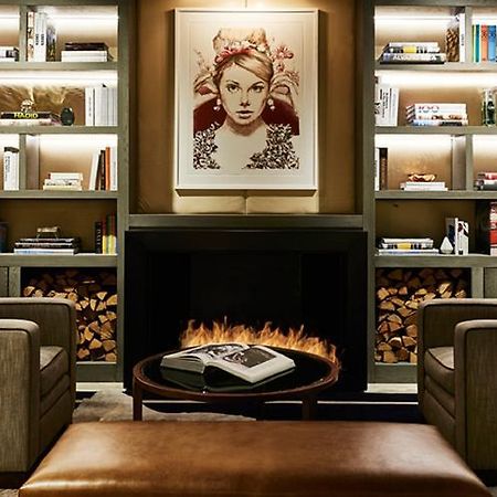 Sixty Soho Hotel New York Bagian luar foto The Library at The Ivy