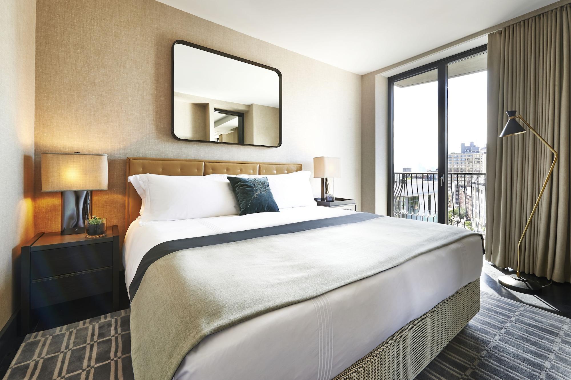 Sixty Soho Hotel New York Bagian luar foto A bedroom at the hotel