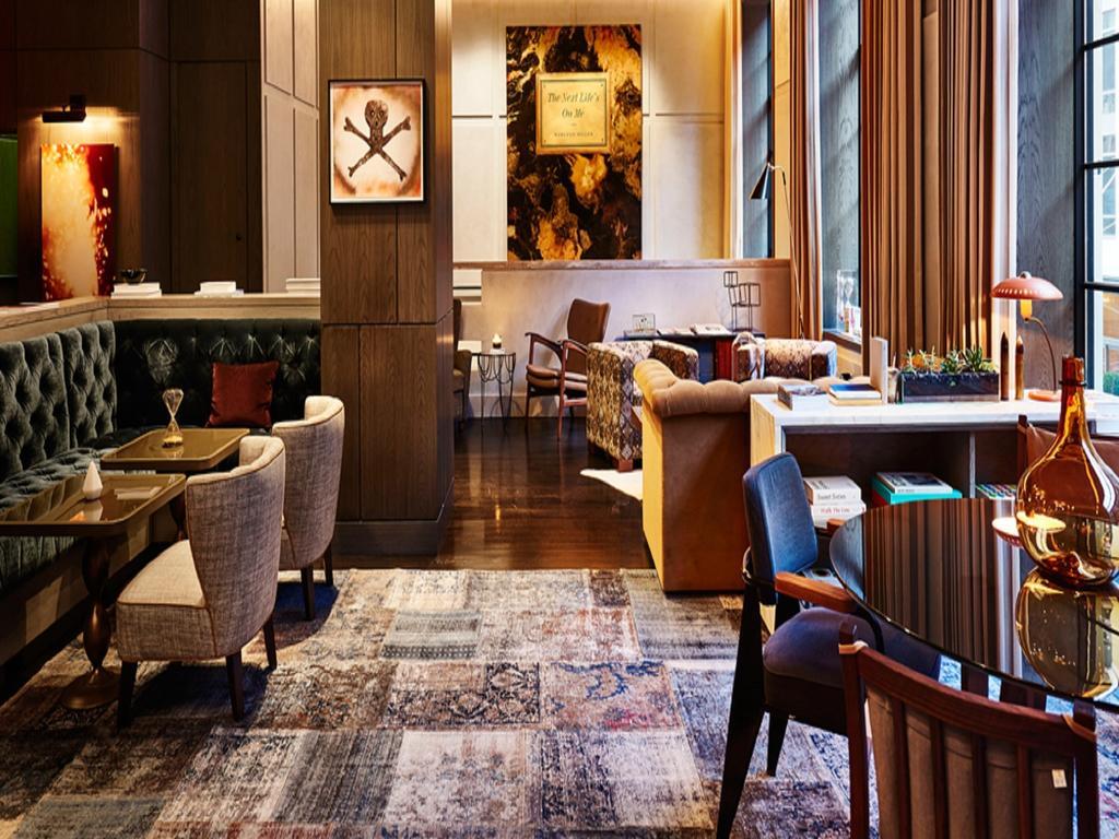 Sixty Soho Hotel New York Bagian luar foto The bar at the London Edition
