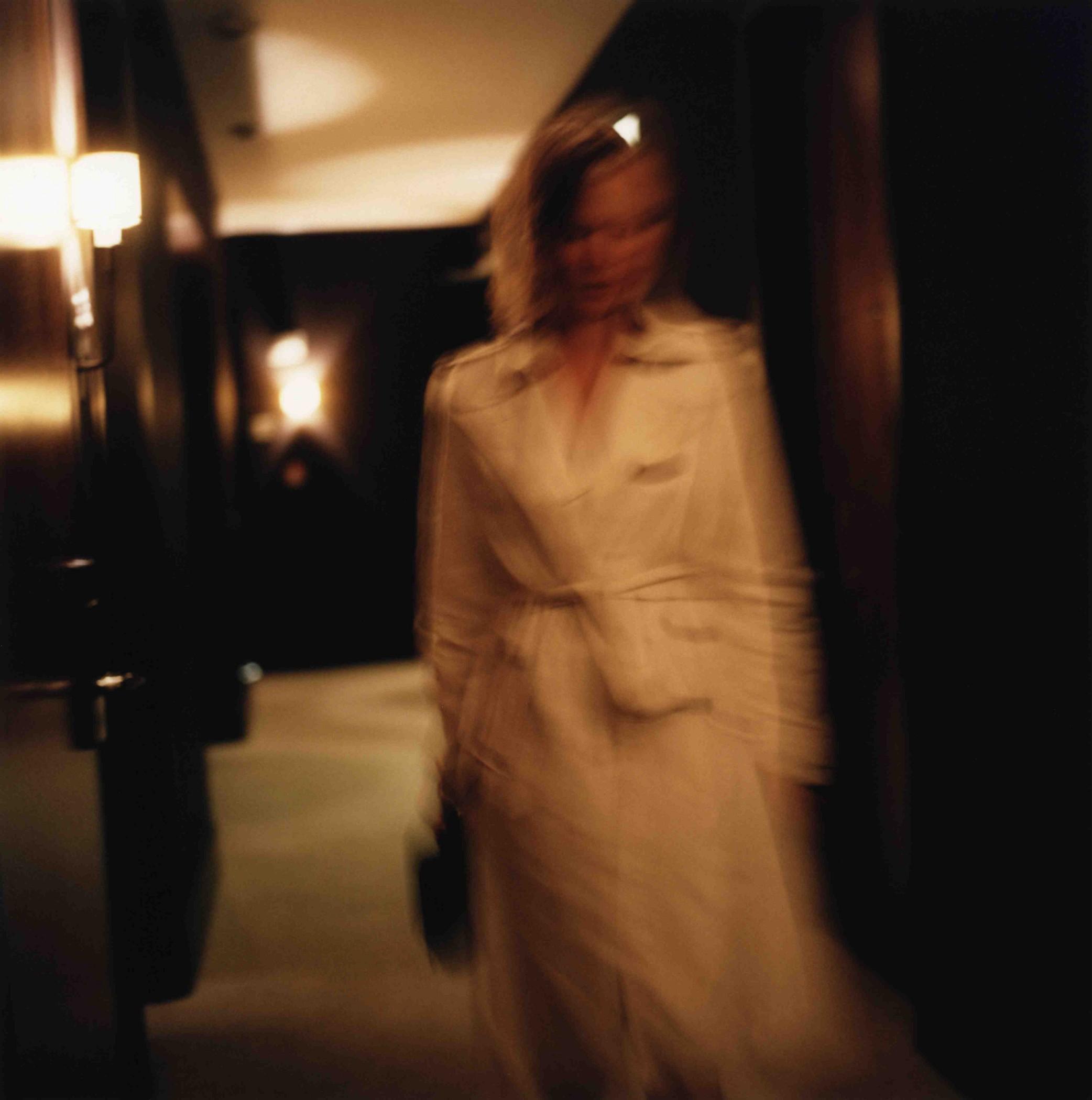 Sixty Soho Hotel New York Bagian luar foto A woman wearing a bathrobe